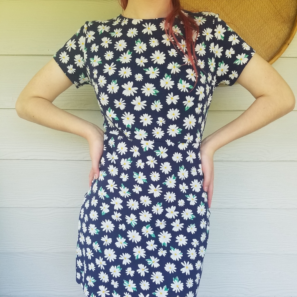 Floral/ Daisy Print Sheath Dress, Sz Small, Navy